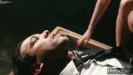 Dominatrix Jill Kassidy Performs Latex Facesitting Magistery